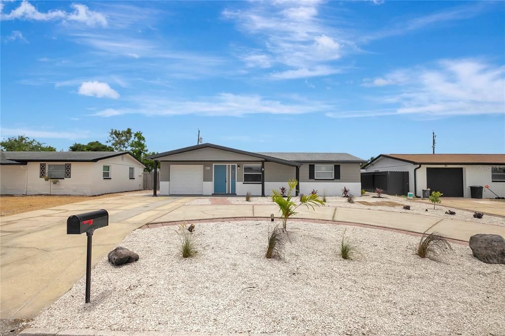 For Sale: $224,900 (2 beds, 2 baths, 1084 Square Feet)
