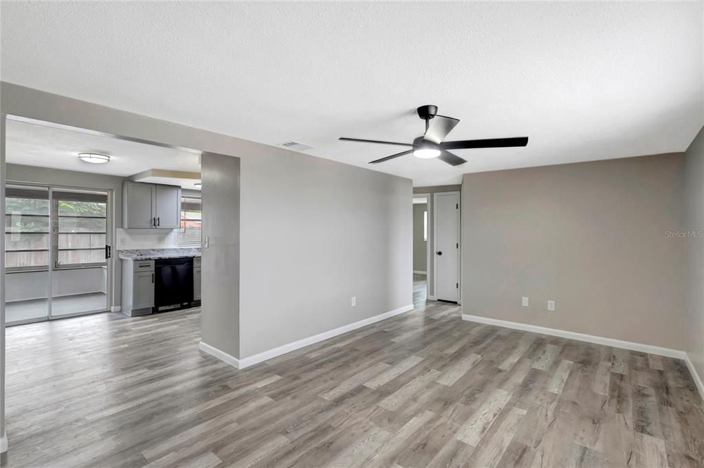 For Sale: $224,900 (2 beds, 2 baths, 1084 Square Feet)