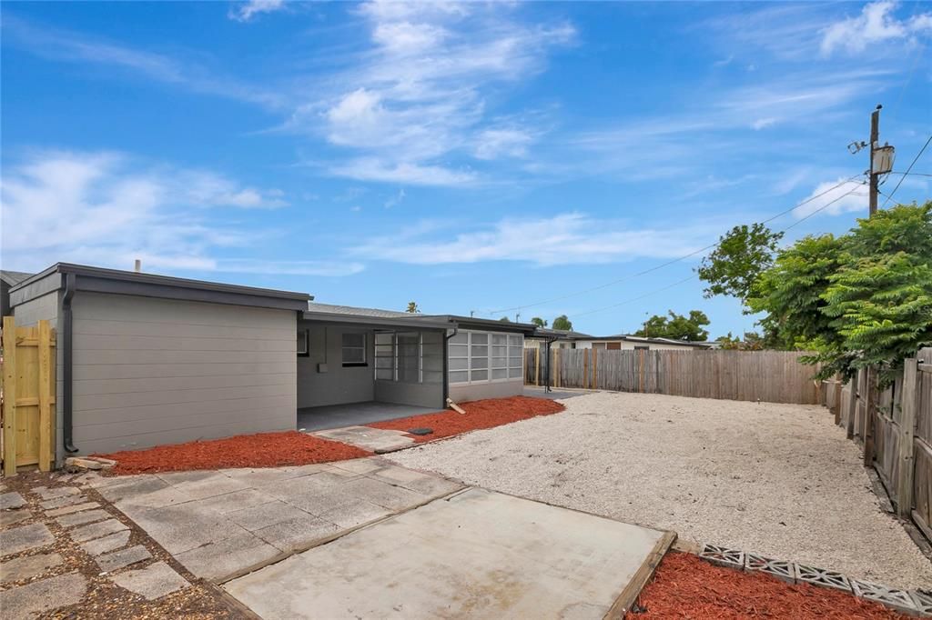 For Sale: $224,900 (2 beds, 2 baths, 1084 Square Feet)