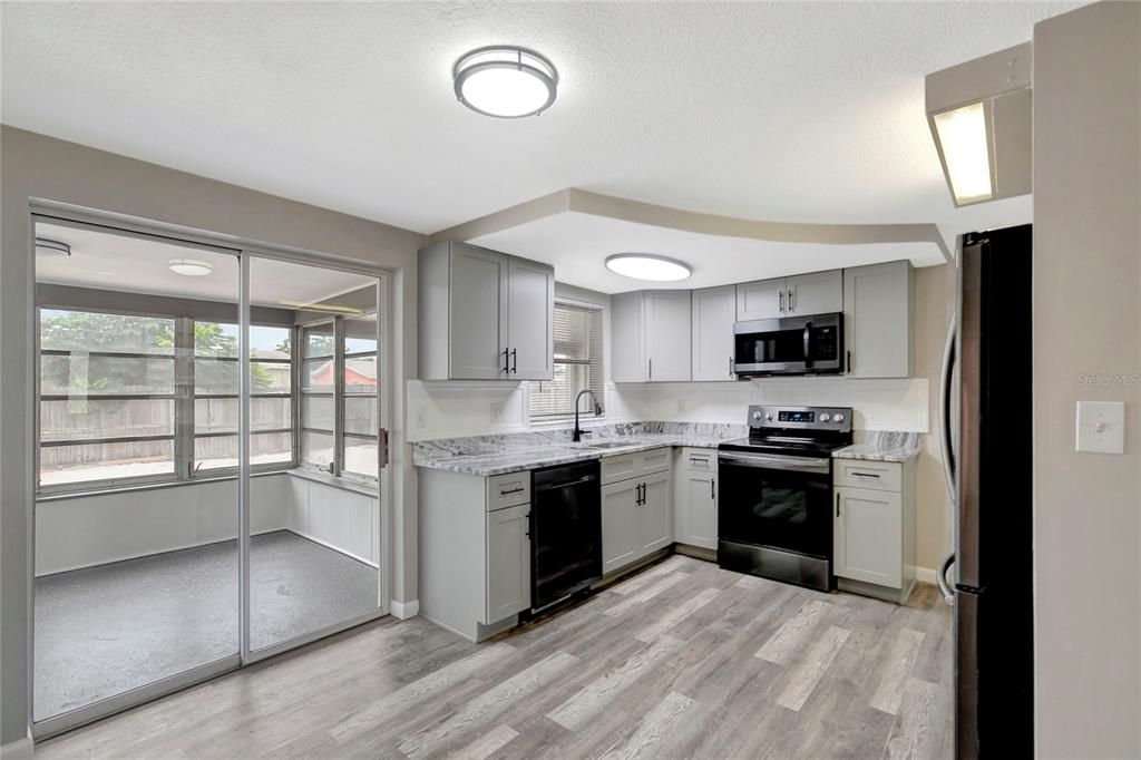 For Sale: $224,900 (2 beds, 2 baths, 1084 Square Feet)