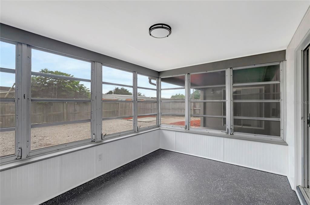 For Sale: $224,900 (2 beds, 2 baths, 1084 Square Feet)