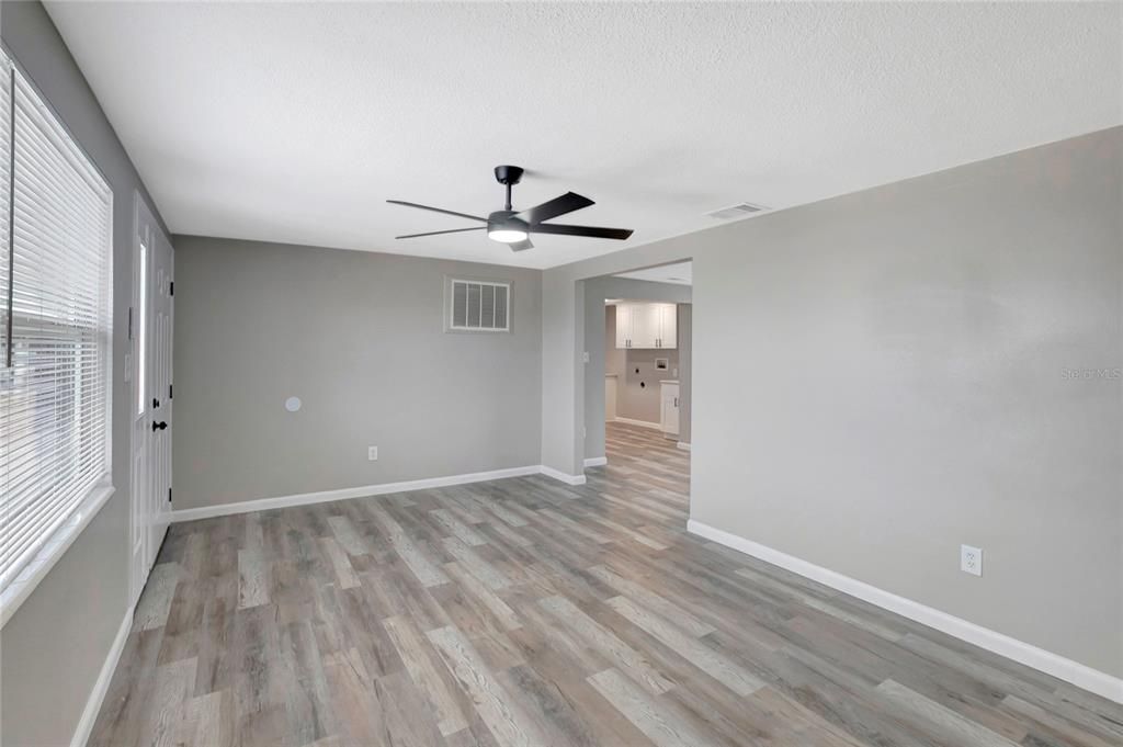 For Sale: $224,900 (2 beds, 2 baths, 1084 Square Feet)