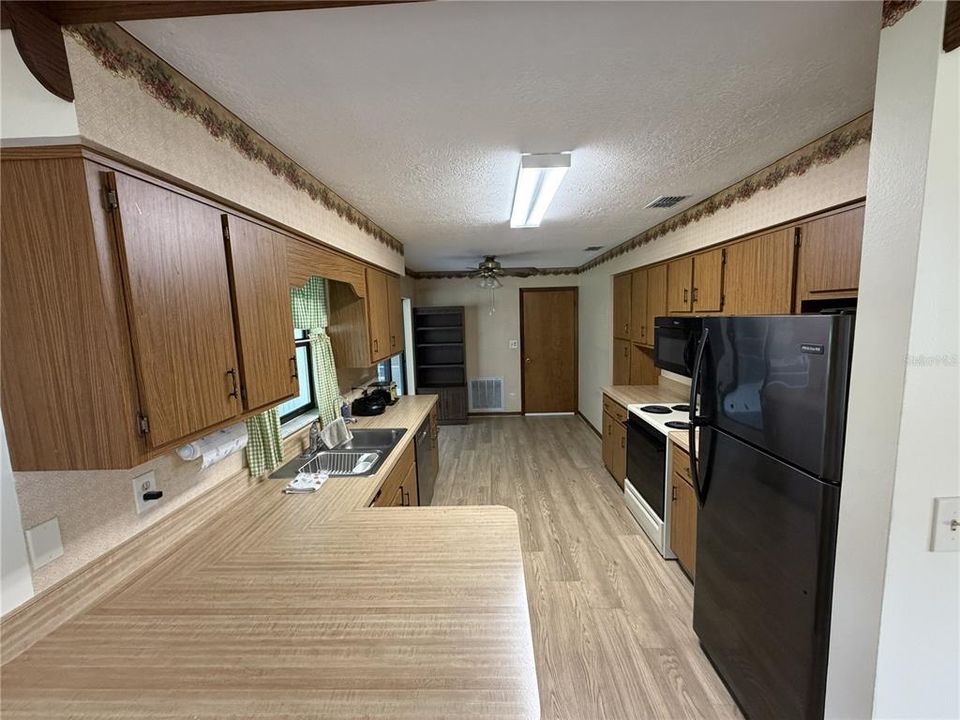 For Sale: $289,900 (3 beds, 2 baths, 1352 Square Feet)