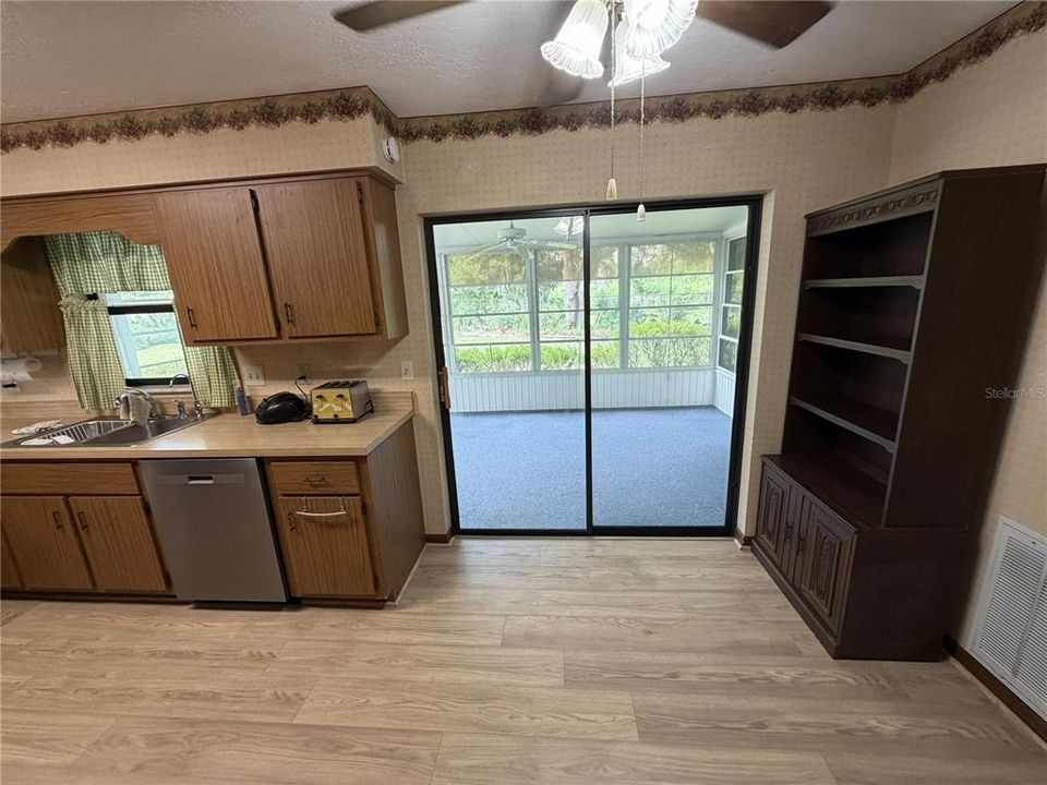 For Sale: $289,900 (3 beds, 2 baths, 1352 Square Feet)