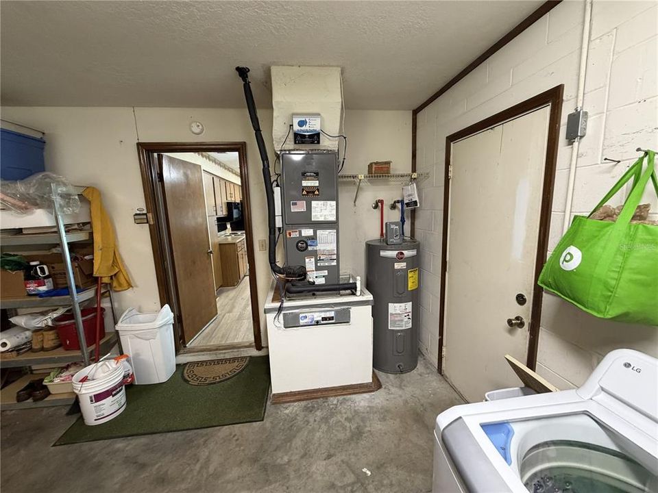 For Sale: $289,900 (3 beds, 2 baths, 1352 Square Feet)