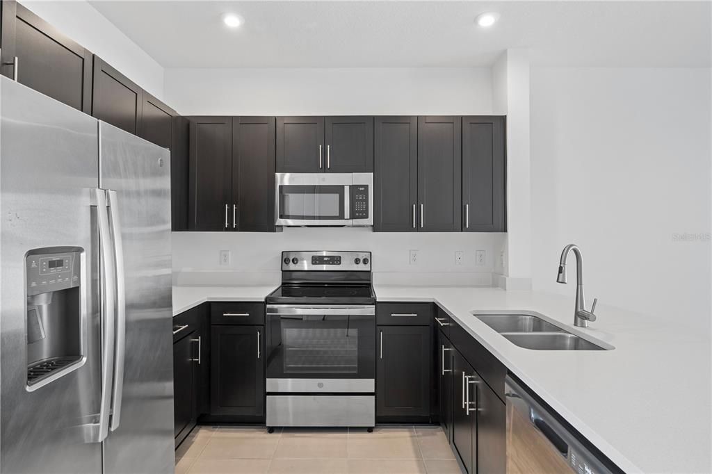 В аренду: $1,845 (2 спален, 2 ванн, 1216 Квадратных фут)