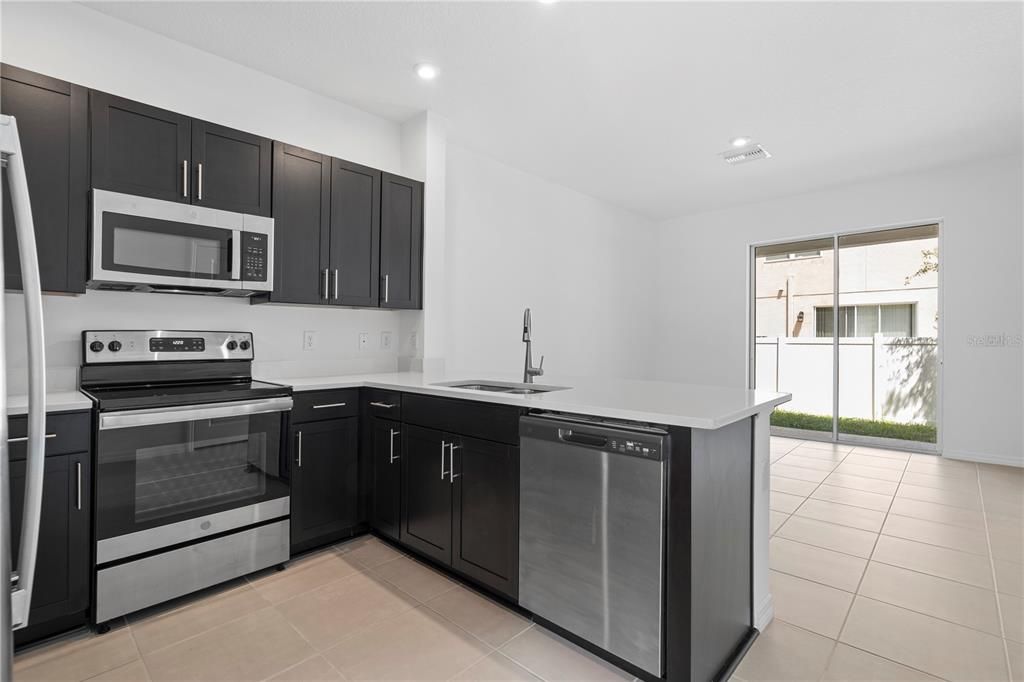 В аренду: $1,845 (2 спален, 2 ванн, 1216 Квадратных фут)