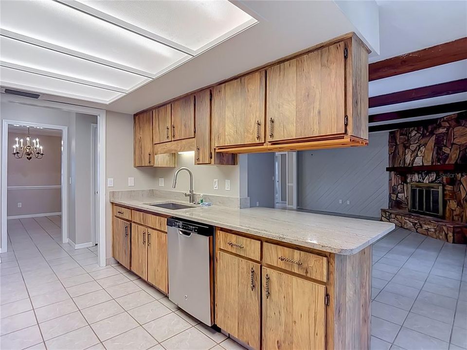 На продажу: $627,000 (3 спален, 2 ванн, 1905 Квадратных фут)
