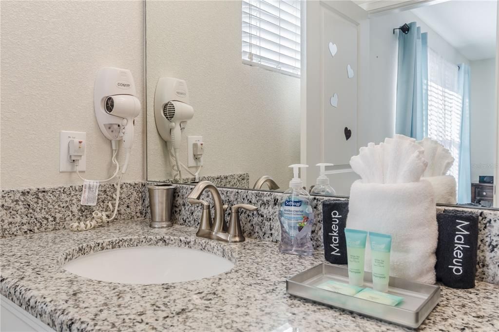 For Sale: $560,000 (6 beds, 5 baths, 3291 Square Feet)