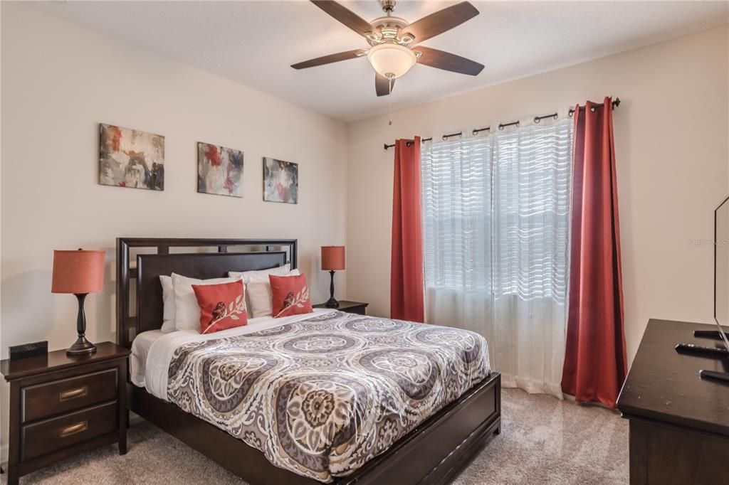 For Sale: $560,000 (6 beds, 5 baths, 3291 Square Feet)