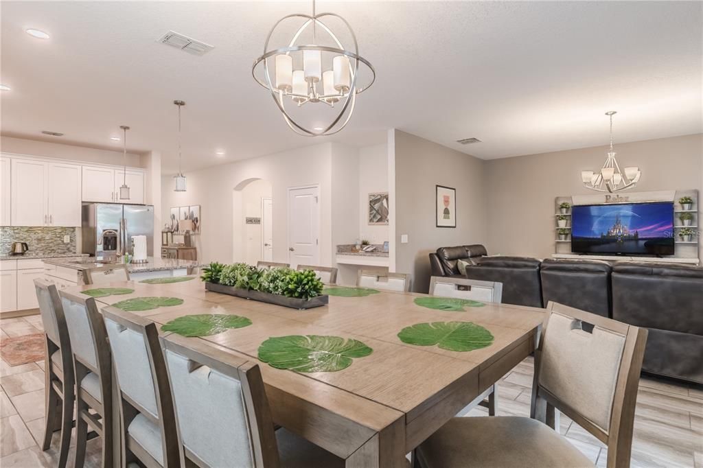 For Sale: $560,000 (6 beds, 5 baths, 3291 Square Feet)