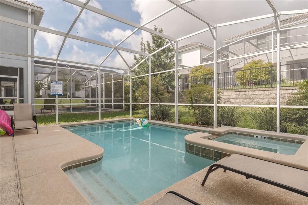 For Sale: $560,000 (6 beds, 5 baths, 3291 Square Feet)