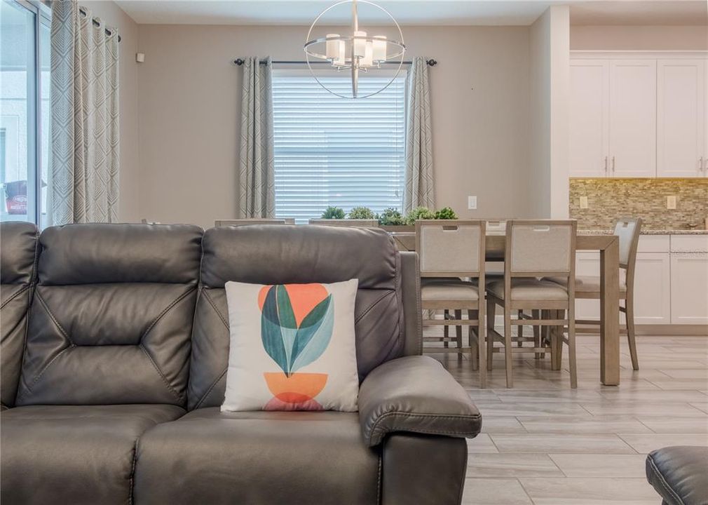 For Sale: $560,000 (6 beds, 5 baths, 3291 Square Feet)