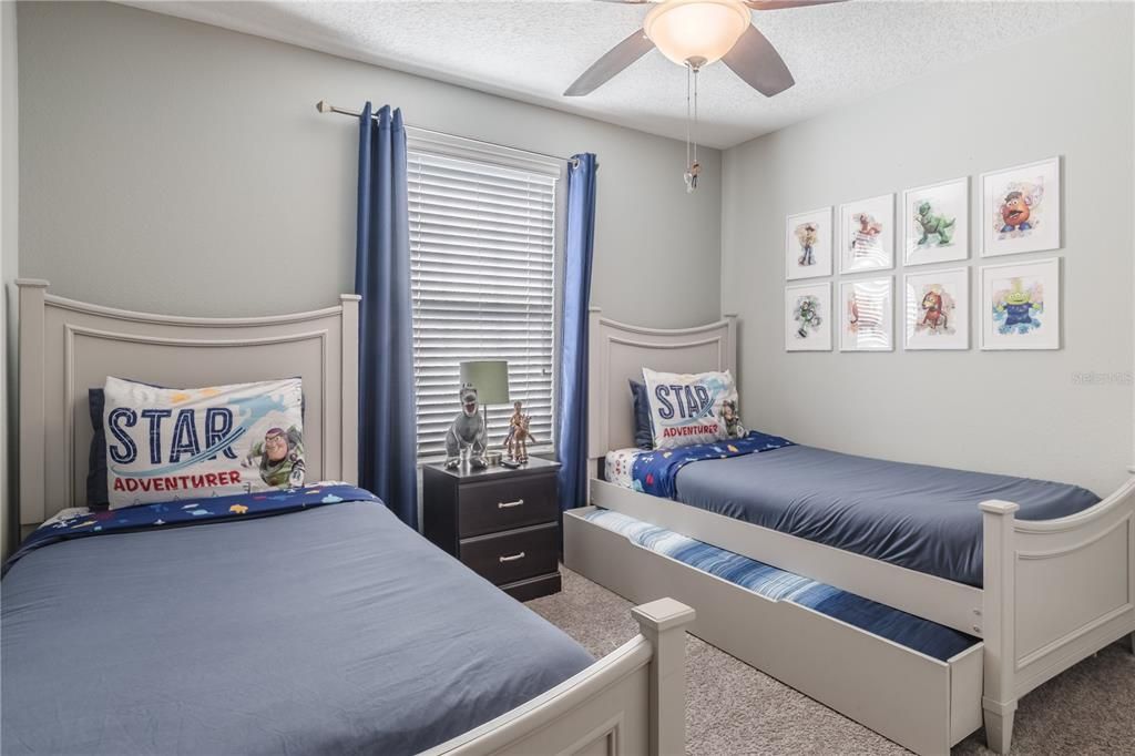 For Sale: $560,000 (6 beds, 5 baths, 3291 Square Feet)