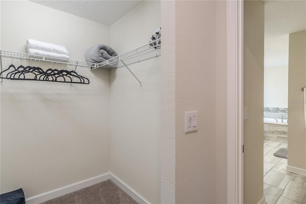 For Sale: $560,000 (6 beds, 5 baths, 3291 Square Feet)