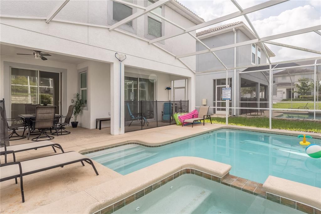 For Sale: $560,000 (6 beds, 5 baths, 3291 Square Feet)