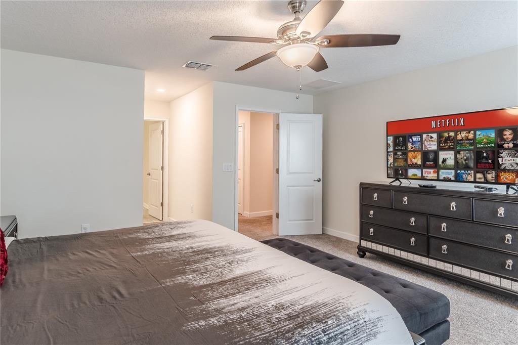For Sale: $560,000 (6 beds, 5 baths, 3291 Square Feet)