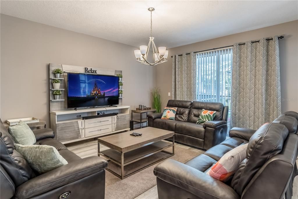 For Sale: $560,000 (6 beds, 5 baths, 3291 Square Feet)