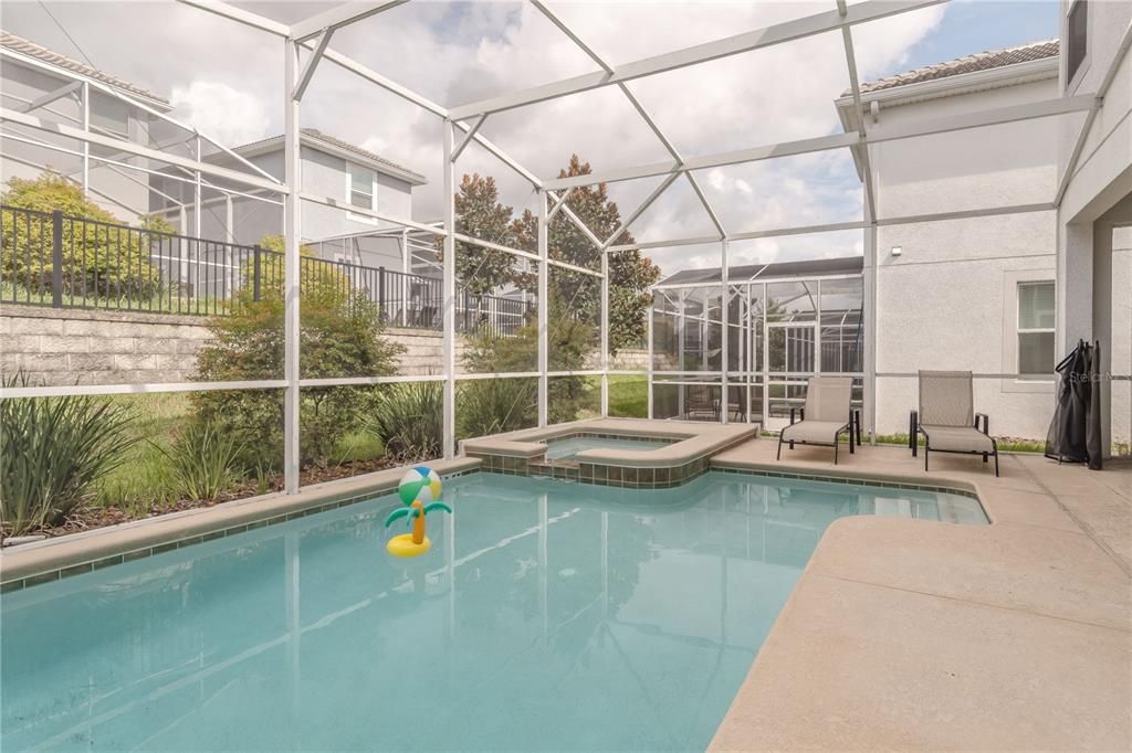 For Sale: $560,000 (6 beds, 5 baths, 3291 Square Feet)