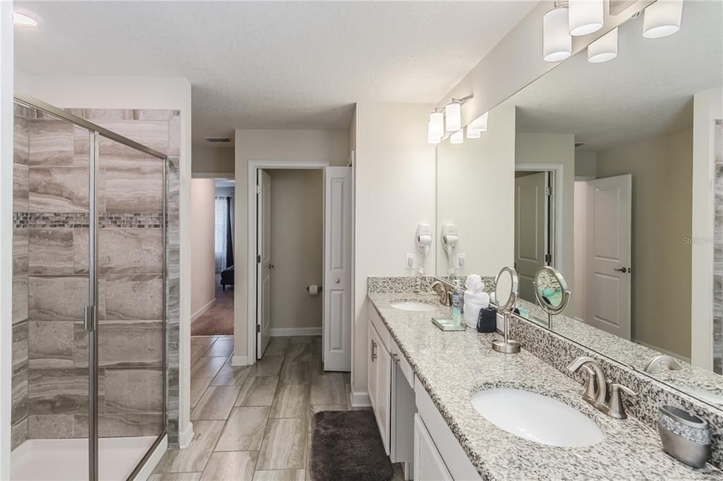 For Sale: $560,000 (6 beds, 5 baths, 3291 Square Feet)