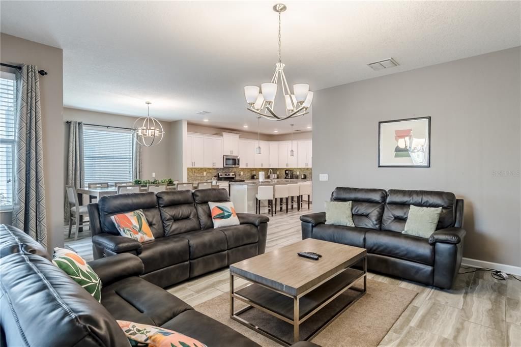 For Sale: $560,000 (6 beds, 5 baths, 3291 Square Feet)