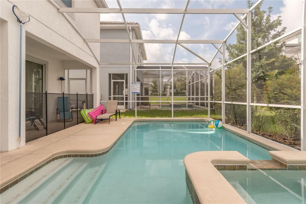 For Sale: $560,000 (6 beds, 5 baths, 3291 Square Feet)