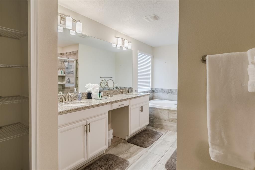 For Sale: $560,000 (6 beds, 5 baths, 3291 Square Feet)