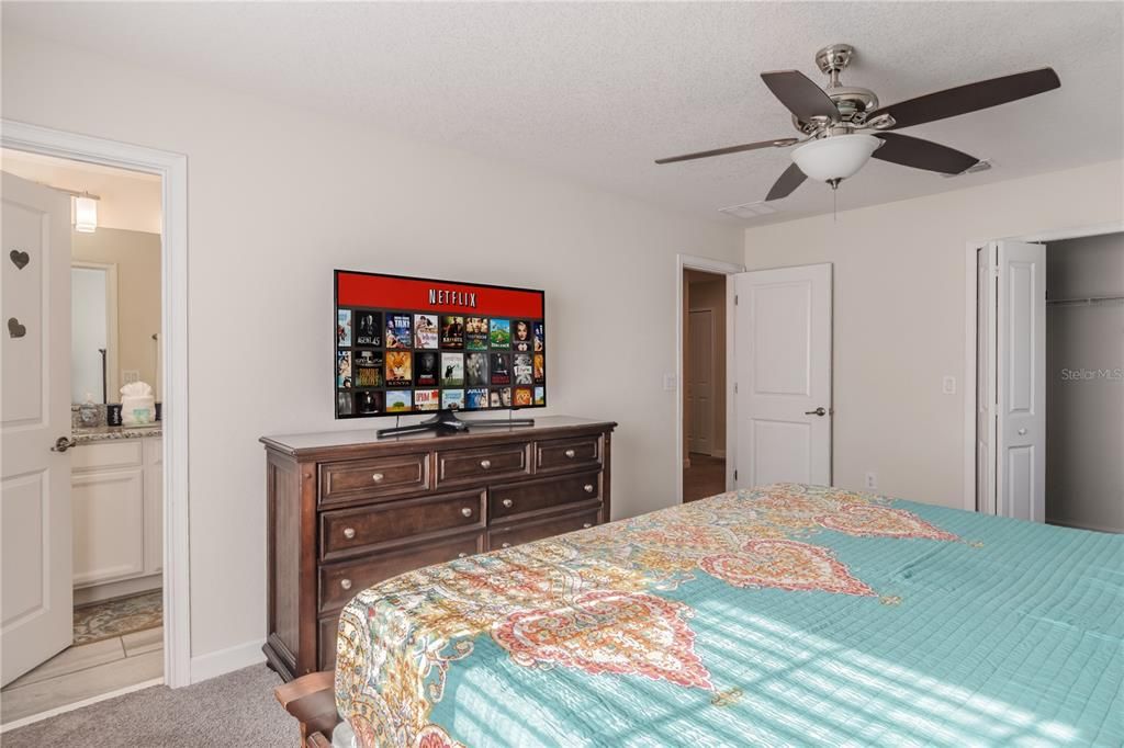 For Sale: $560,000 (6 beds, 5 baths, 3291 Square Feet)
