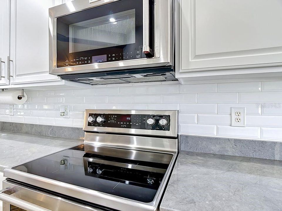 En Venta: $410,000 (2 camas, 2 baños, 2211 Pies cuadrados)