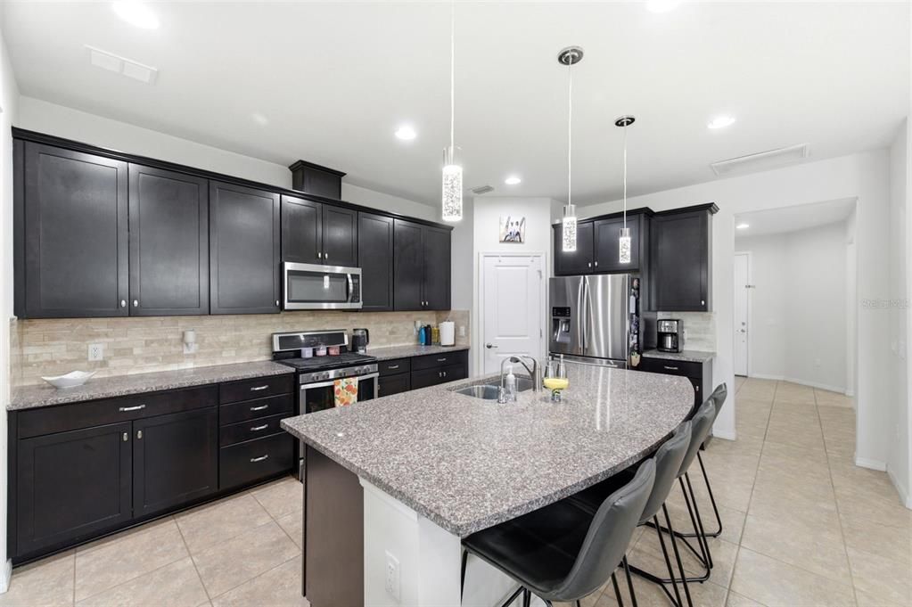 For Sale: $460,000 (3 beds, 2 baths, 1975 Square Feet)