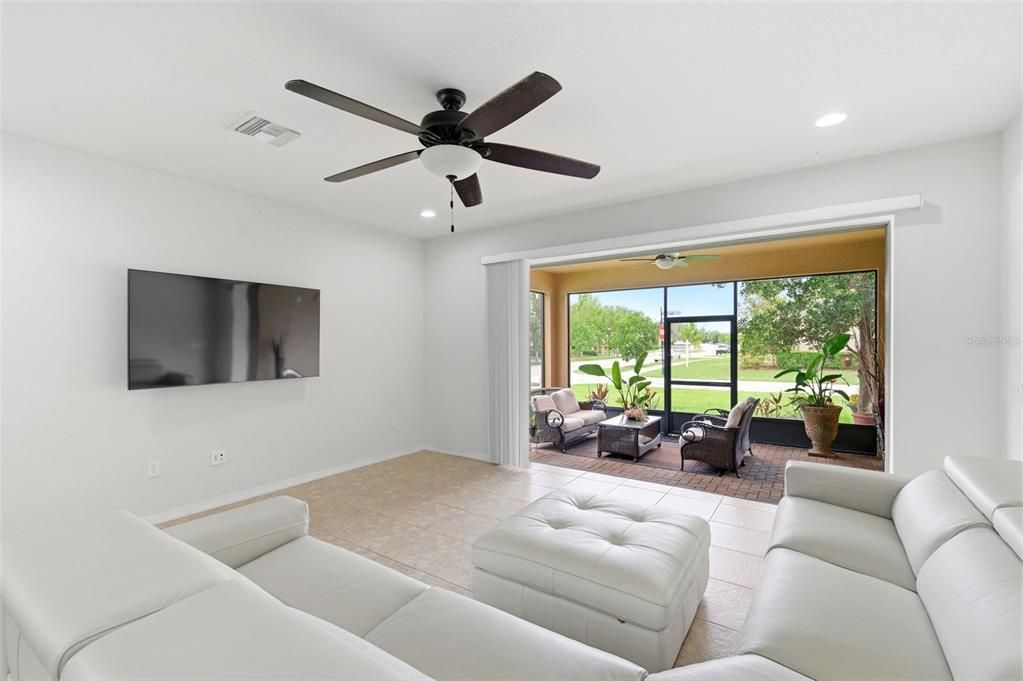 For Sale: $460,000 (3 beds, 2 baths, 1975 Square Feet)