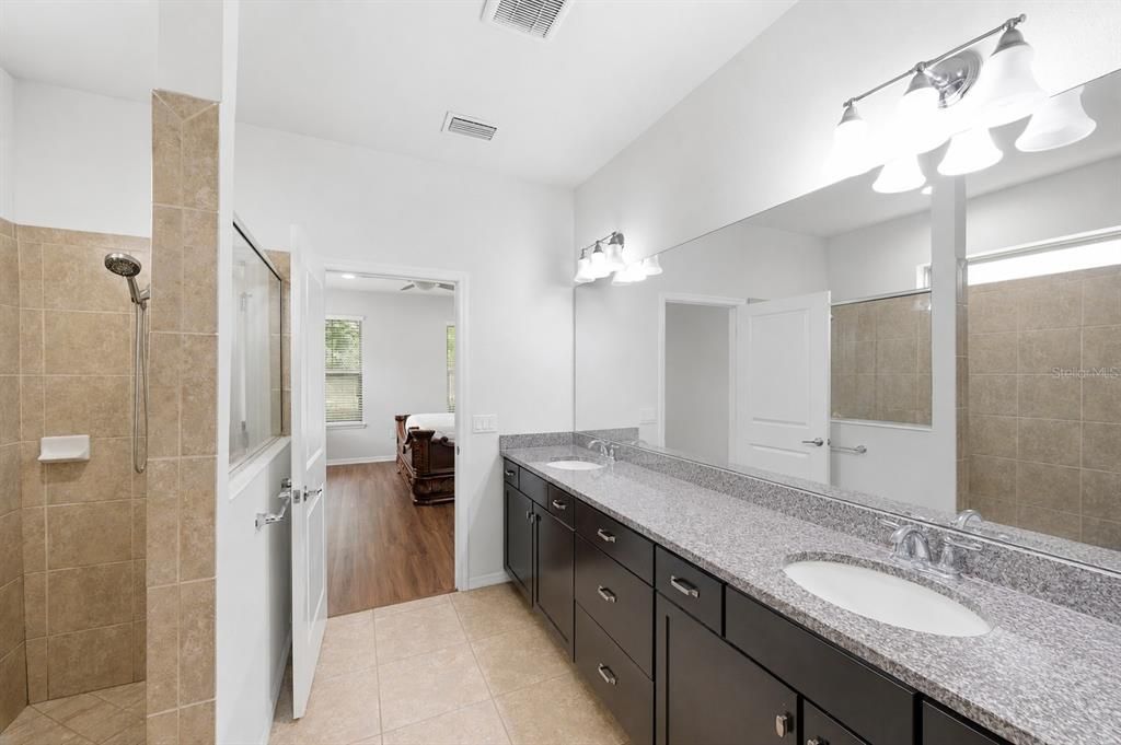 For Sale: $460,000 (3 beds, 2 baths, 1975 Square Feet)