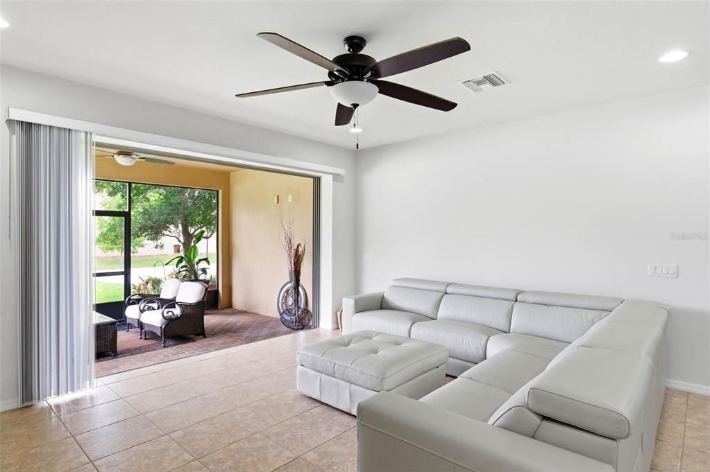 For Sale: $460,000 (3 beds, 2 baths, 1975 Square Feet)