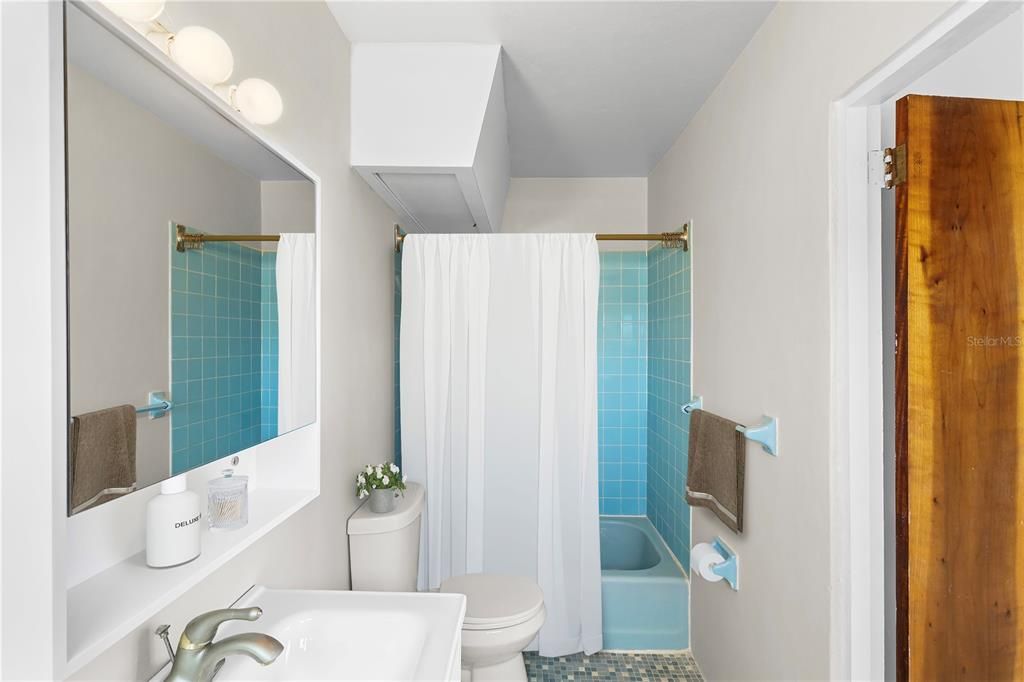 For Sale: $320,000 (3 beds, 2 baths, 1163 Square Feet)