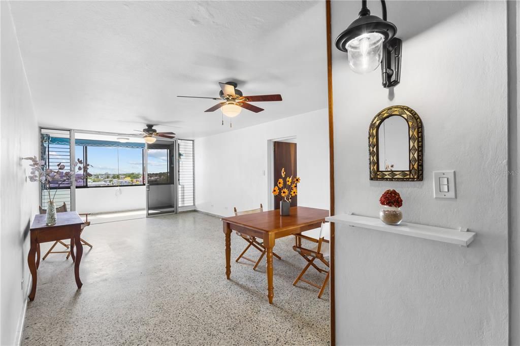 For Sale: $320,000 (3 beds, 2 baths, 1163 Square Feet)
