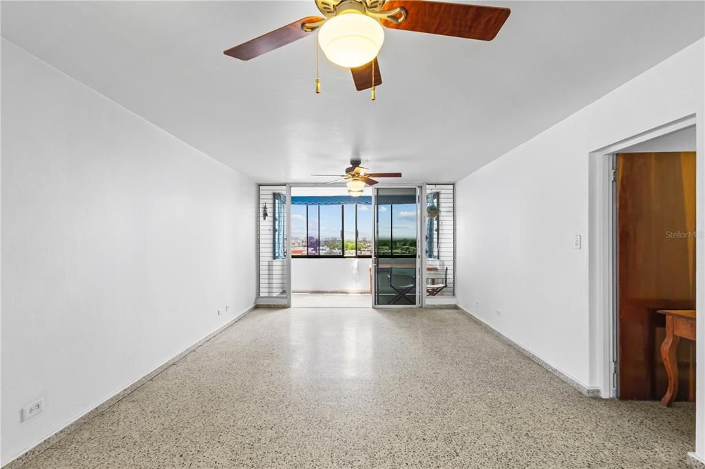For Sale: $320,000 (3 beds, 2 baths, 1163 Square Feet)