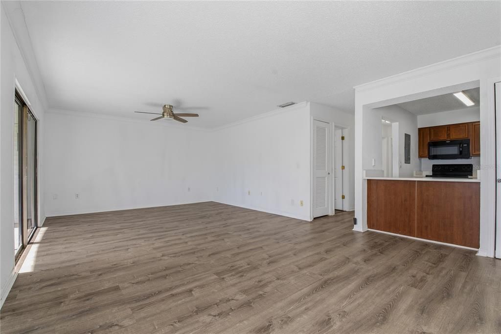 For Rent: $1,450 (2 beds, 1 baths, 960 Square Feet)