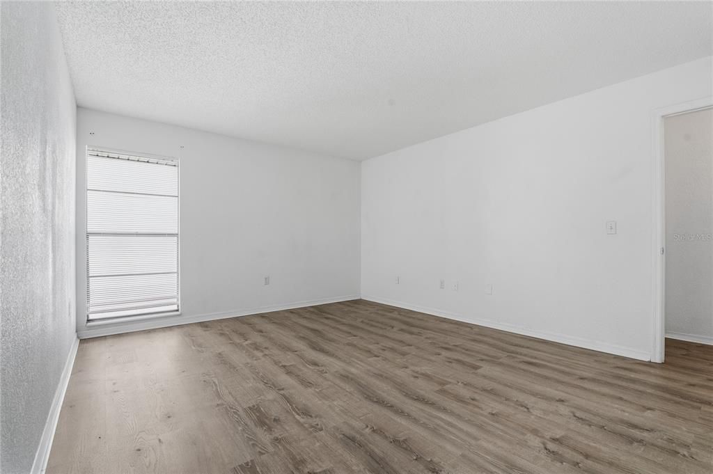 For Rent: $1,450 (2 beds, 1 baths, 960 Square Feet)