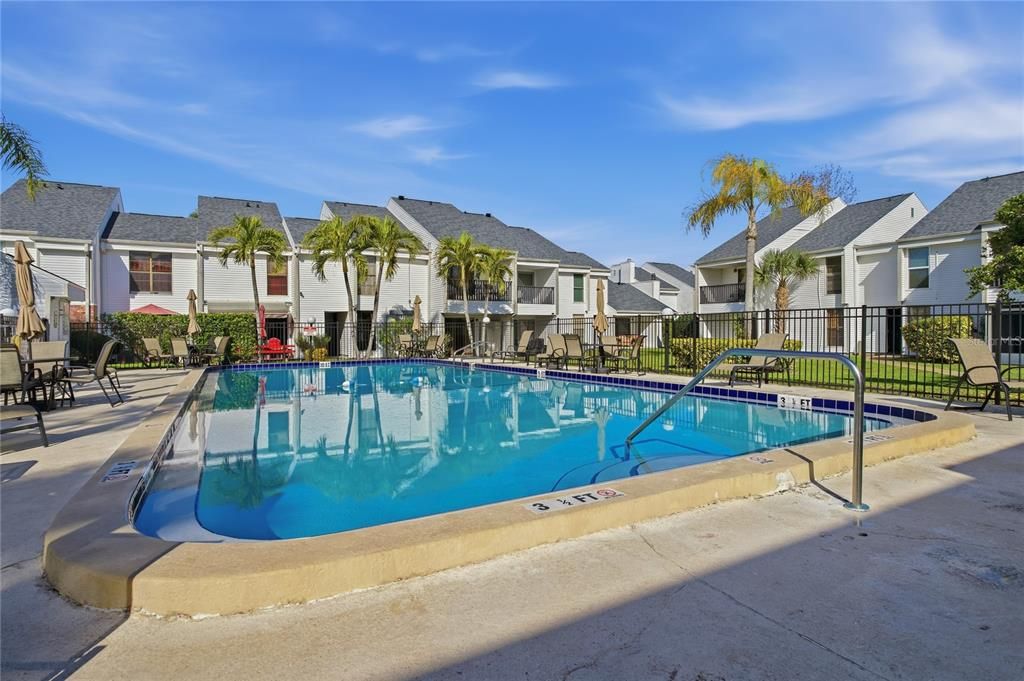 For Rent: $1,450 (2 beds, 1 baths, 960 Square Feet)