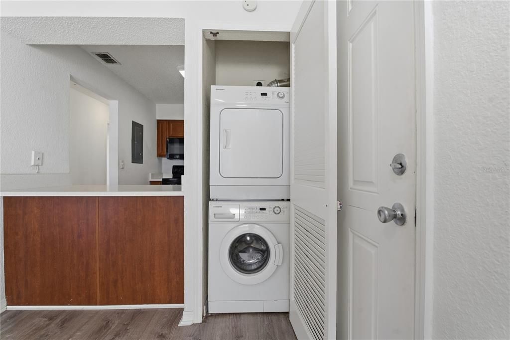 For Rent: $1,450 (2 beds, 1 baths, 960 Square Feet)