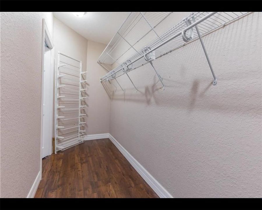For Sale: $450,000 (3 beds, 2 baths, 2528 Square Feet)