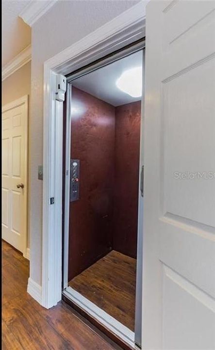 For Sale: $450,000 (3 beds, 2 baths, 2528 Square Feet)