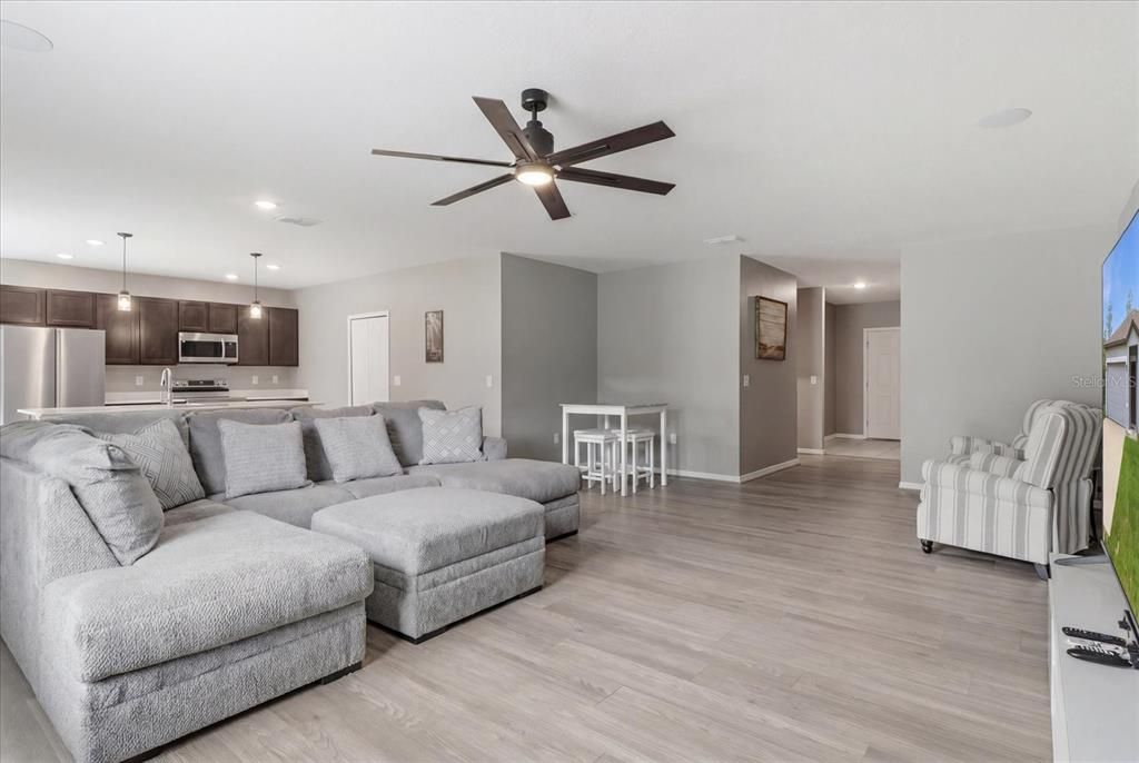 For Sale: $450,000 (4 beds, 2 baths, 1864 Square Feet)