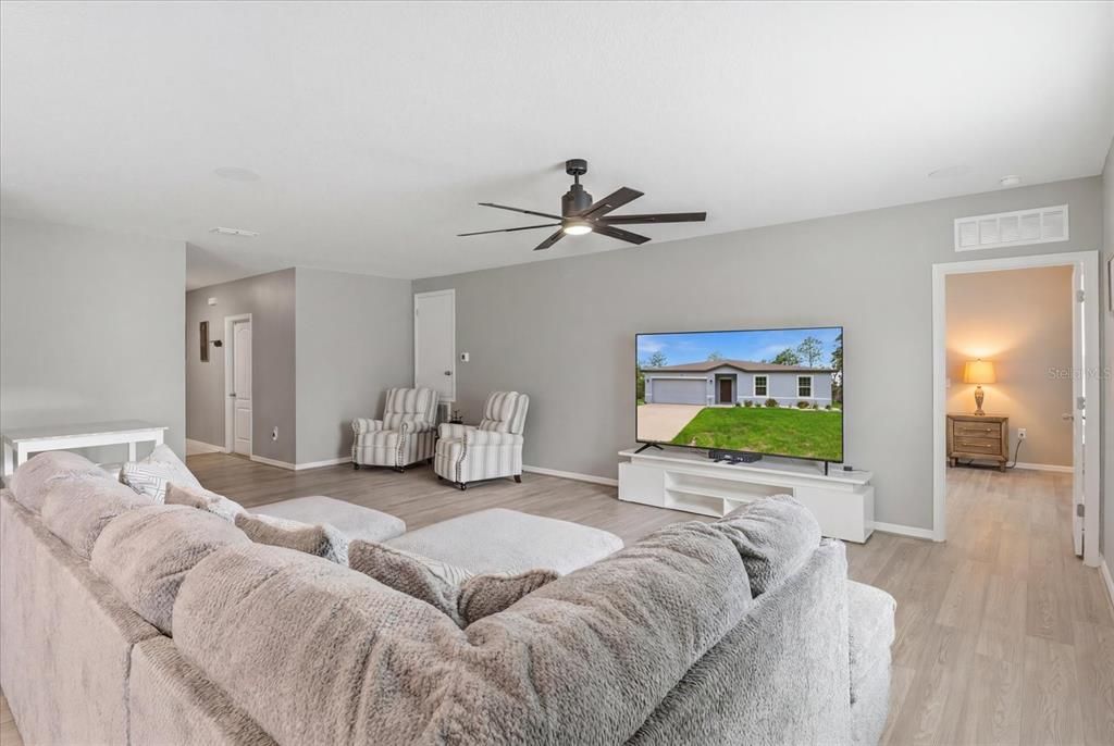 For Sale: $450,000 (4 beds, 2 baths, 1864 Square Feet)