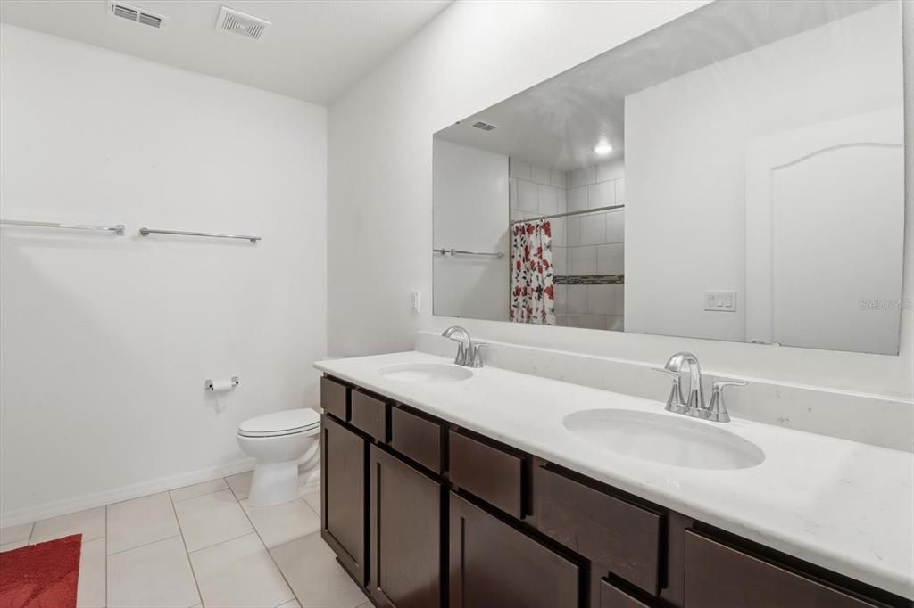 For Sale: $450,000 (4 beds, 2 baths, 1864 Square Feet)