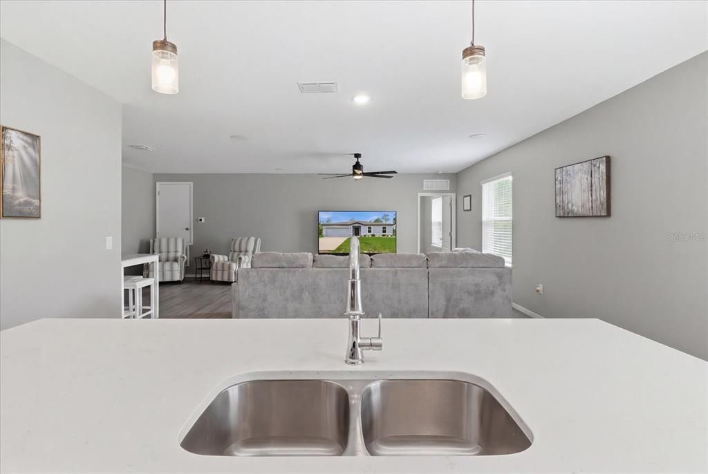 For Sale: $450,000 (4 beds, 2 baths, 1864 Square Feet)