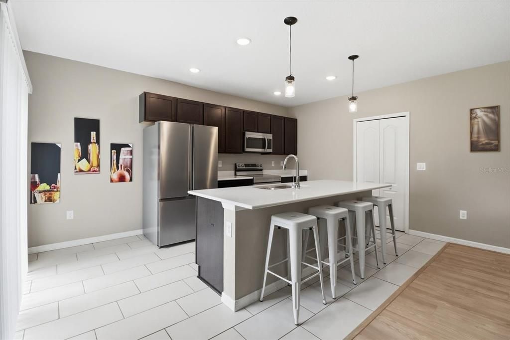 For Sale: $450,000 (4 beds, 2 baths, 1864 Square Feet)