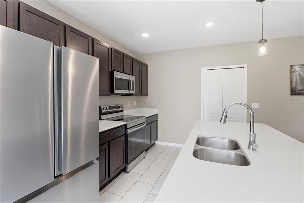 For Sale: $450,000 (4 beds, 2 baths, 1864 Square Feet)