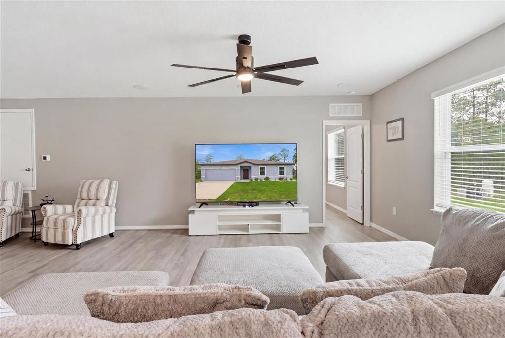 For Sale: $450,000 (4 beds, 2 baths, 1864 Square Feet)