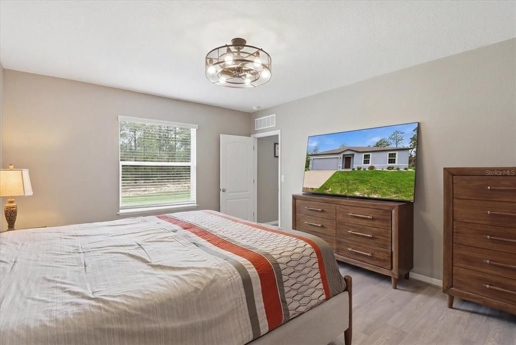 For Sale: $450,000 (4 beds, 2 baths, 1864 Square Feet)